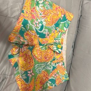 Iilly Pulitzer shorts